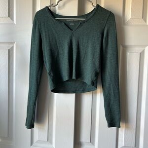 American Eagle Outfitters Dark Green Long Cropped Sleeve Tee